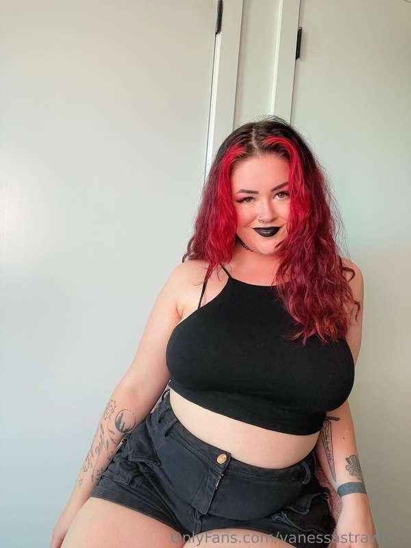 Vote on this weeks ***ONLYFANS EXCLUSIVE*** feed video 😈😈   ..