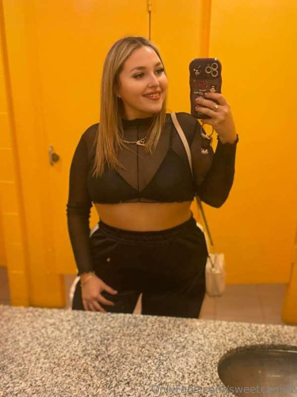 How does black look in my love?🖤