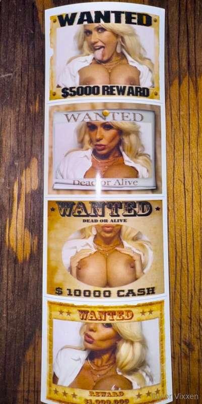 Who's sneaking in the photobooth with me next? 😈