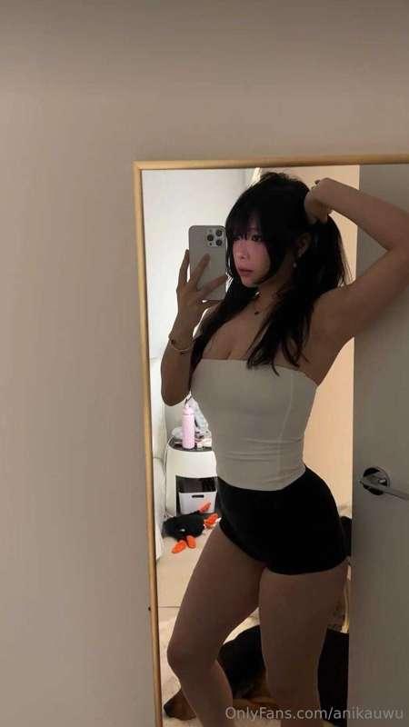 i do look good in white, right?? o_o