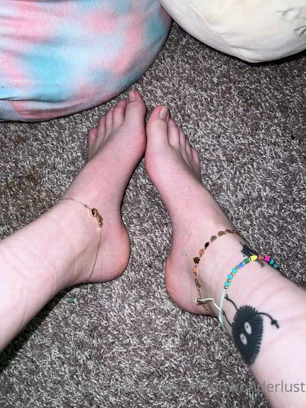 I never show my feet but I got some new anklets and I think ..