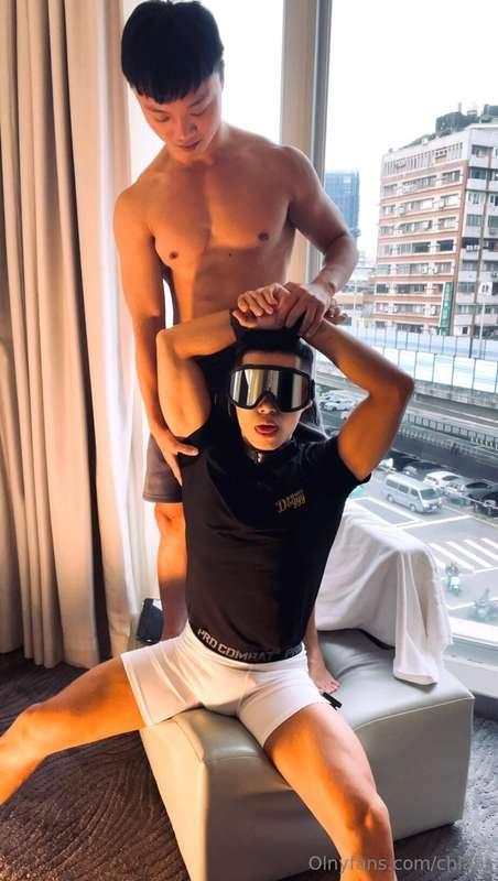 期待嗎😏 與 @seanDogyy 的性感片 獻給即將跨年的你們❤️㊗️各位新年快樂🎆🍾🎉