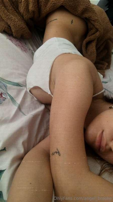 Do you wanna stay at bed with me? 😏🥰