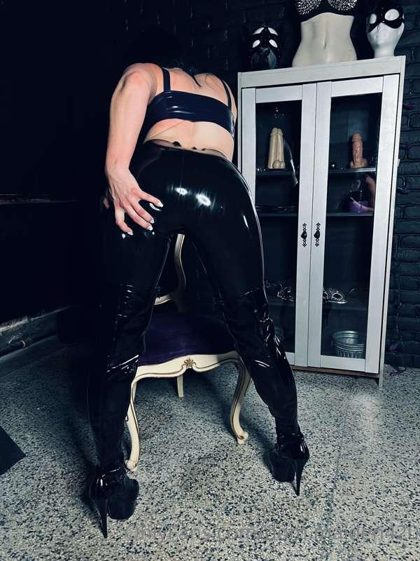 “Get on your Fucking knees and worship your Queen”  
Tell me..