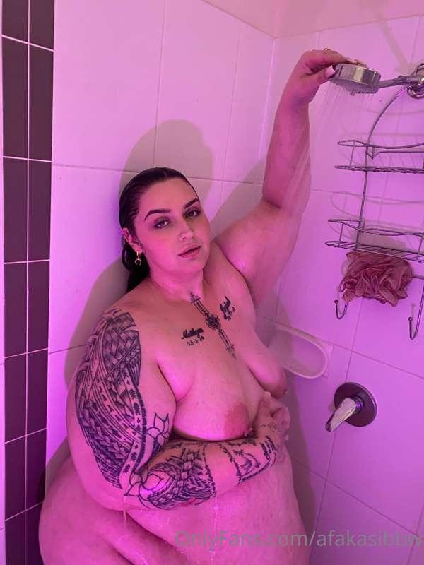 Let’s Take A Shower 💦 check your dms 🫦