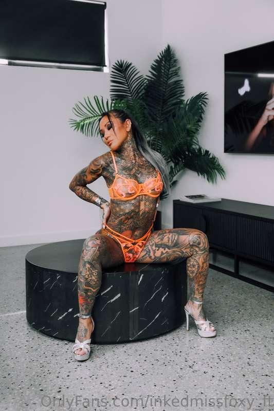 bet you couldn't resist this 💋   there's more in my DMs for ..