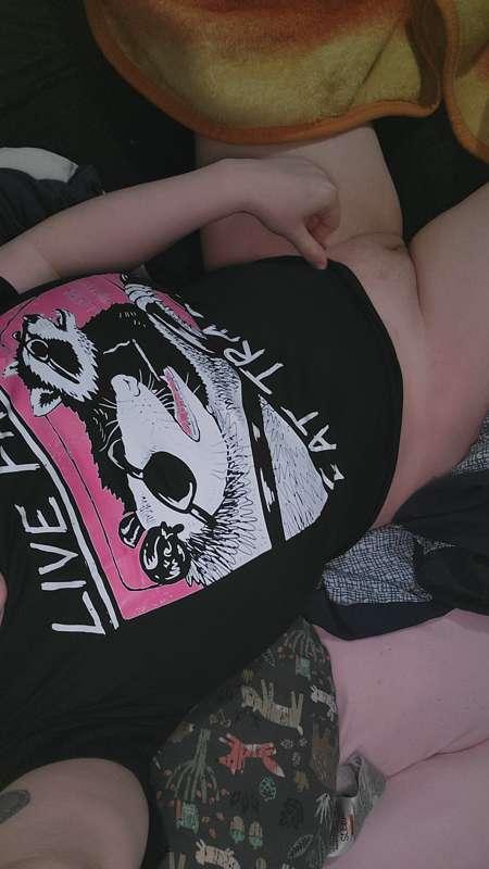 Cute Tshirt/ pussy spread
& Tanline boob pics/no makeup self..