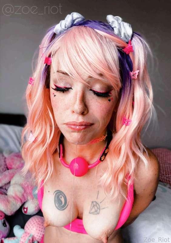zoe_riot image #7