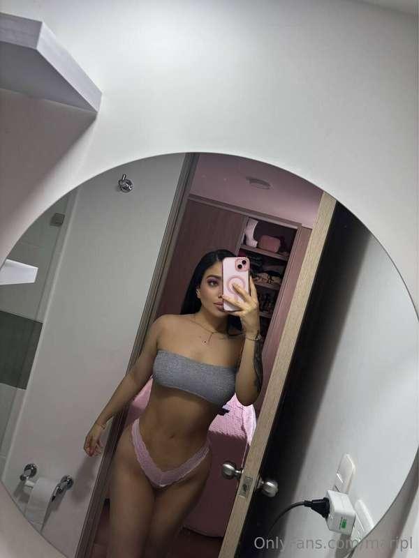 I look at myself and think… how would you resist me?🤭