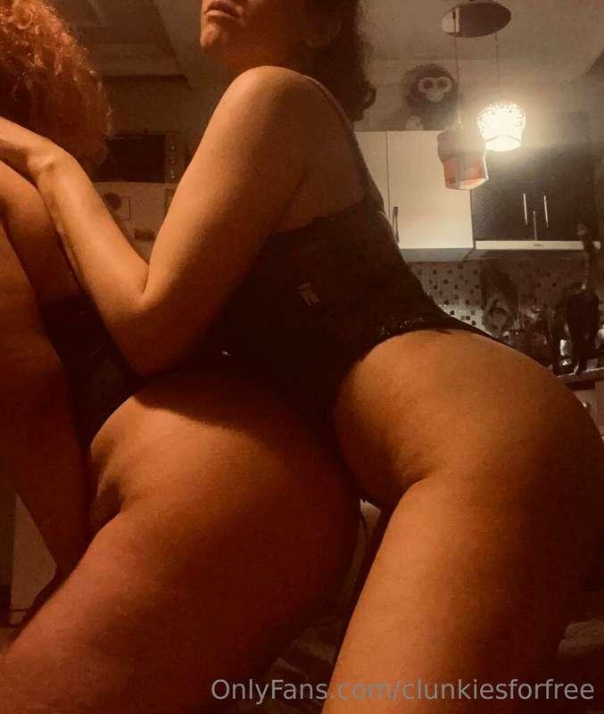 🍑🍑 Thick legs & Juicy Booties 🍑🍑
This is the party you need
..
