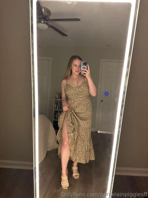 I think this slit in the dress is a little bolder than I tho..