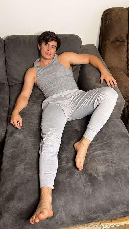 Sunday night, time to chill 🍿 what're we watching tonight? W..