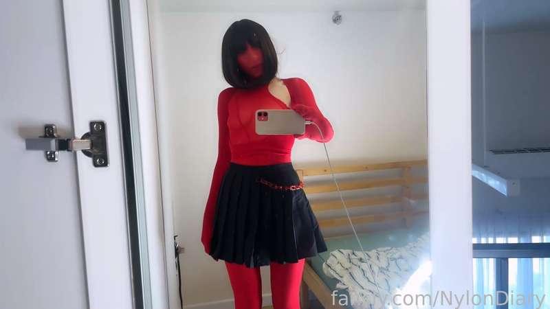 Horny encased demon 🥵😈❤️‍🔥 

#encasement #nylon #fetish #nylonencasement #pantyhoseencasement #spandex #zentai #mask #nylonmask #nylonface