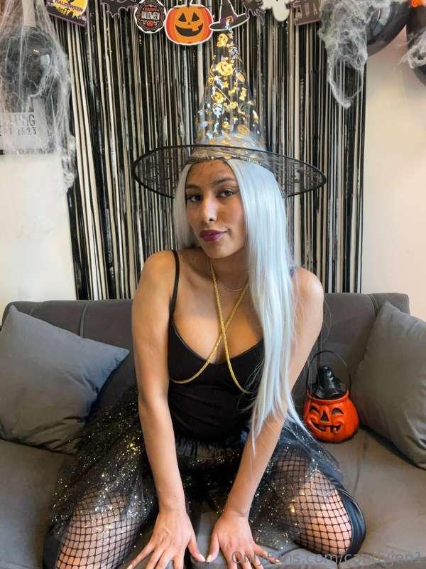 This witch is hot and wants to grant you 1 wish 🪄😍 and fulfi..
