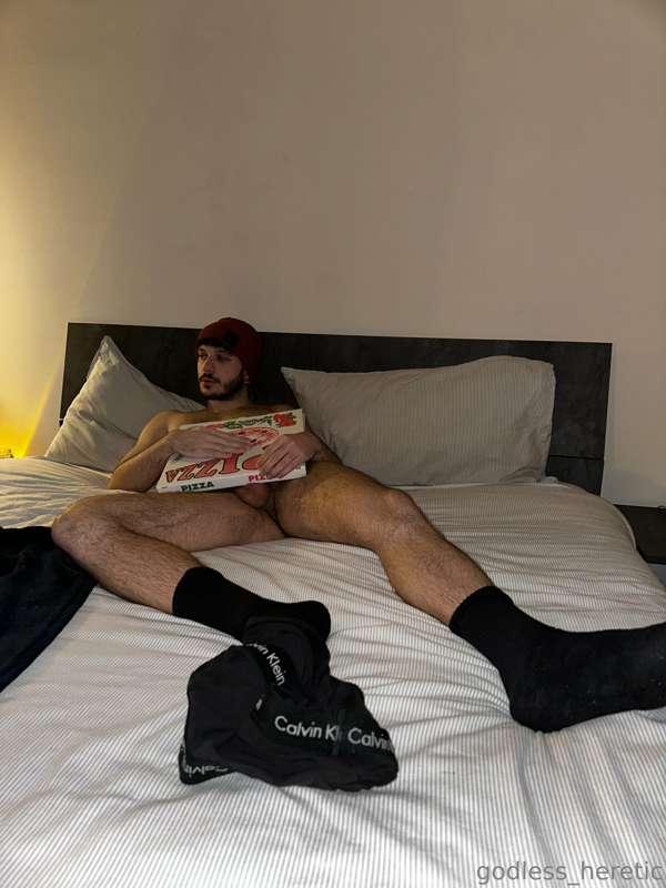 🔻➖ A PORN STORY XXL VERSION➖🔺
Chi mi ha portato la pizza ?!😛..