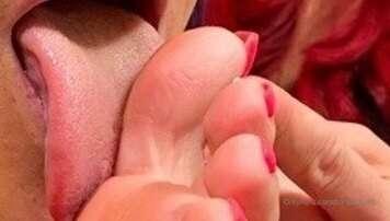 Open only if you want to see who’s licking these big fucking..
