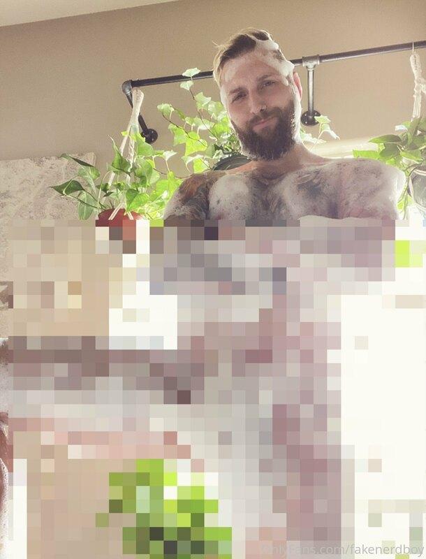 POV I’M UR BATH BUDDYYYYY! 😂

4 picture set of me in a bubbl..