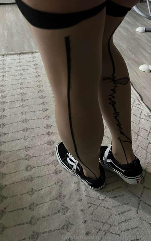 mrs_footjobqueen image #1