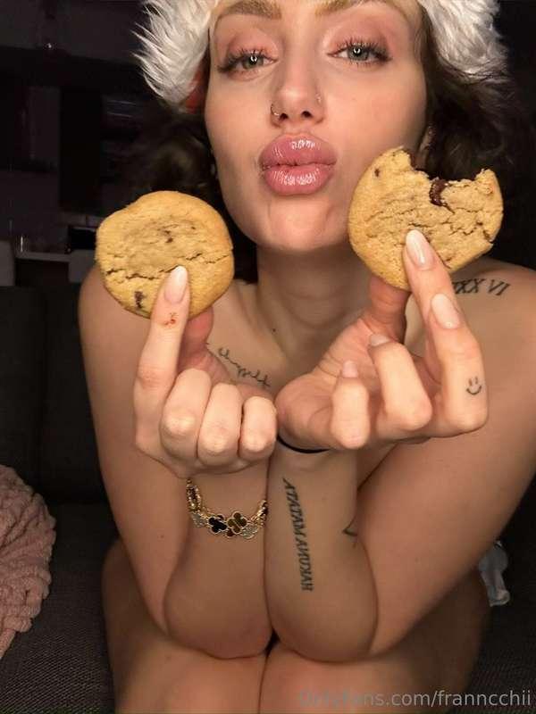 who wants to try my xxxmas cookie?🍪👅