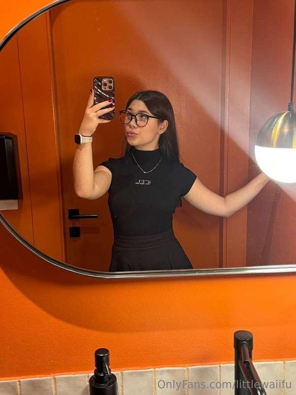 Guess what I'm wearing... or not wearing 😘