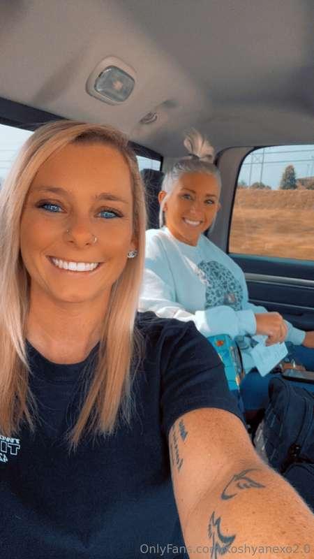 Who thinks we are pretty 😍