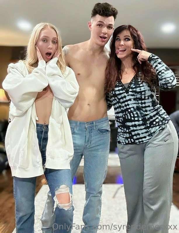Just another day of Mommy being on the prowl! 😈 
This time w..