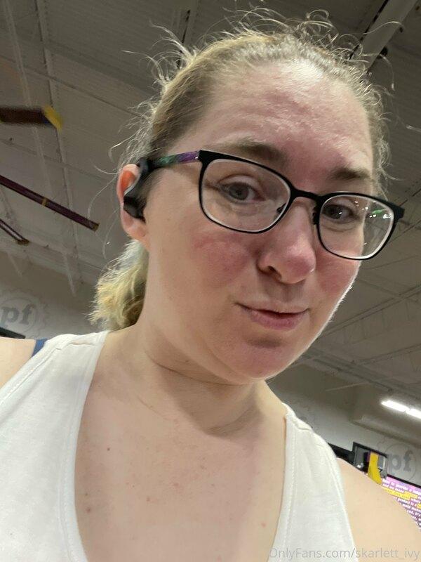 No make up.... messy hair .... yes I am at the gym