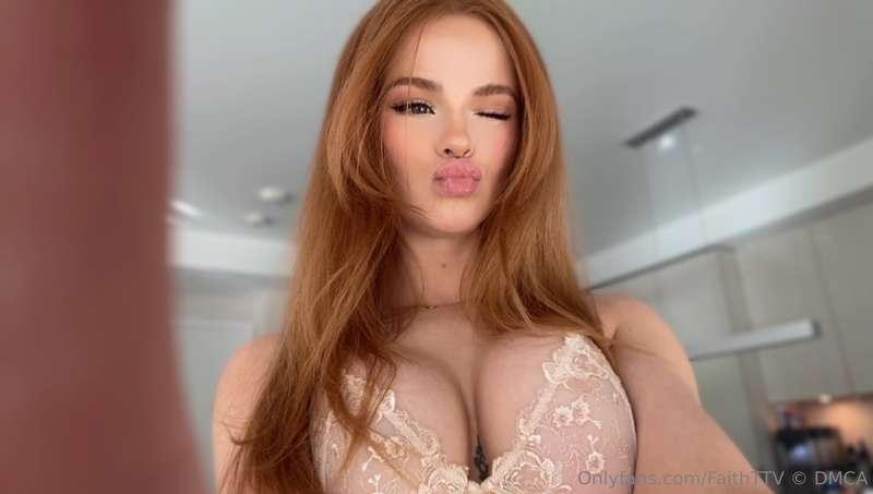 POV: I send you the cutest selfie during your lunch hour 😘
