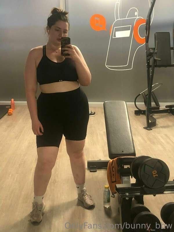 Would you spot me at the gym?? 👀