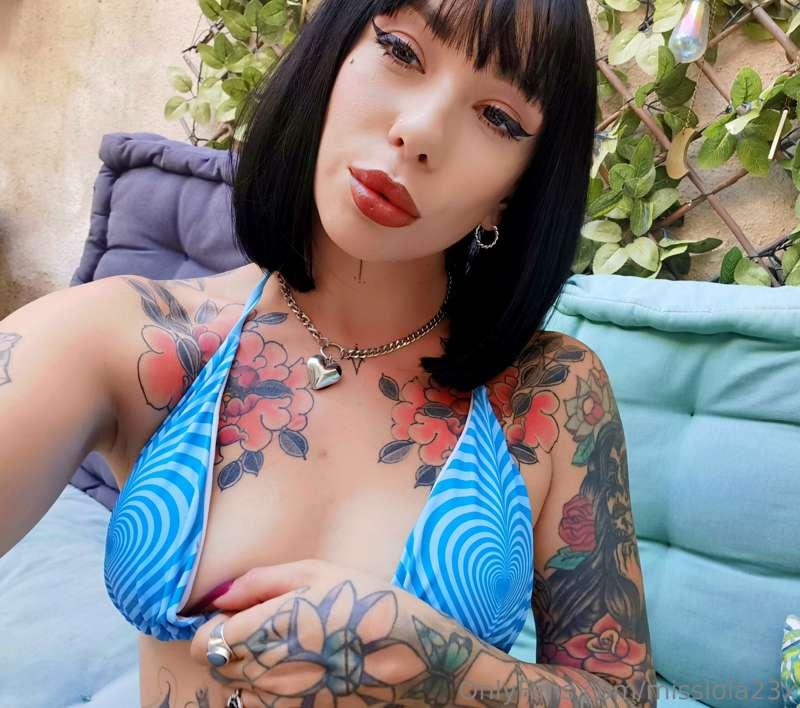 Wouldn't you love to see me flash for you? 🙊