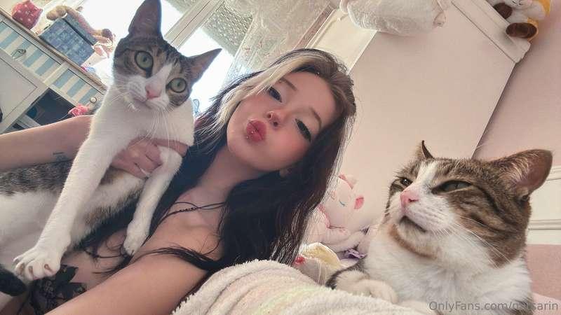 Do u think they love me or hate me? 😖