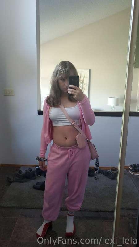 OOTD! I'm starting to really love being a girly girl again. ..