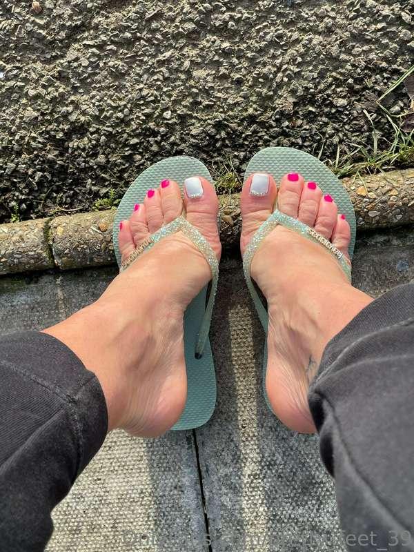 The sun is out and these cuties are out too…. Enjoying my da..