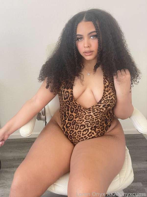 onyxcums image #0