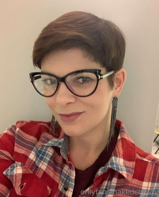 😀finally Friday... selfie at work 📸