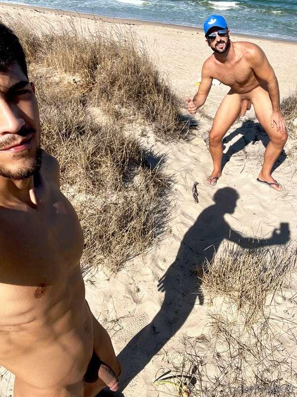 Queda inaugurada la temporada playera con @rawcoyote 🏖️