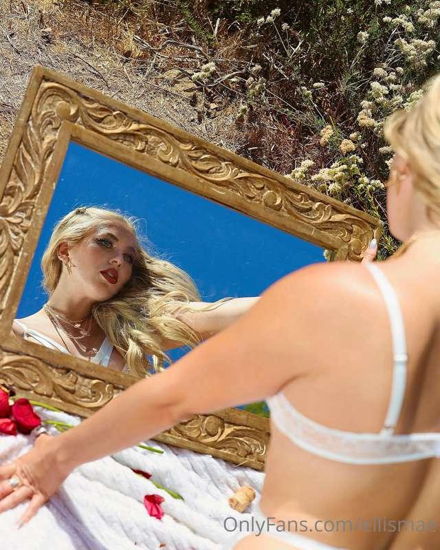 Ellis in wonderland 🪞♥️🌀🕯🥀🤍✨🔮🌞🌹