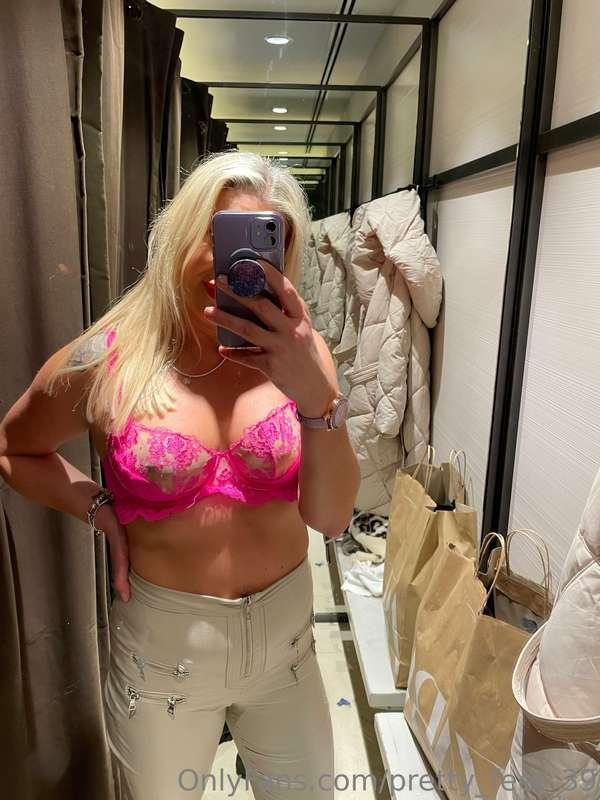 Shopping time 💓  Show me how much you love me 👇