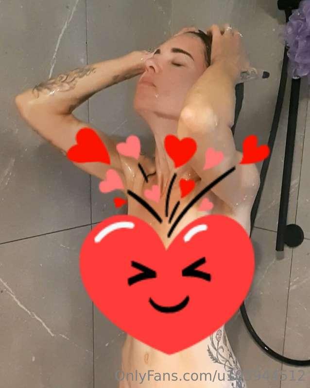 Shower time !  🤣
Unlock to see a 30 second video of an old l..