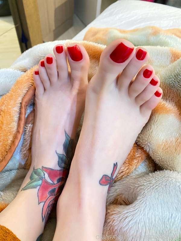 Long toes😍Dedos longos. Sunday will be hot content, I'll rec..