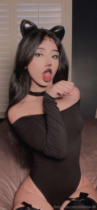 What are you doing if I pull up to your door like this? 🐈‍⬛🎃