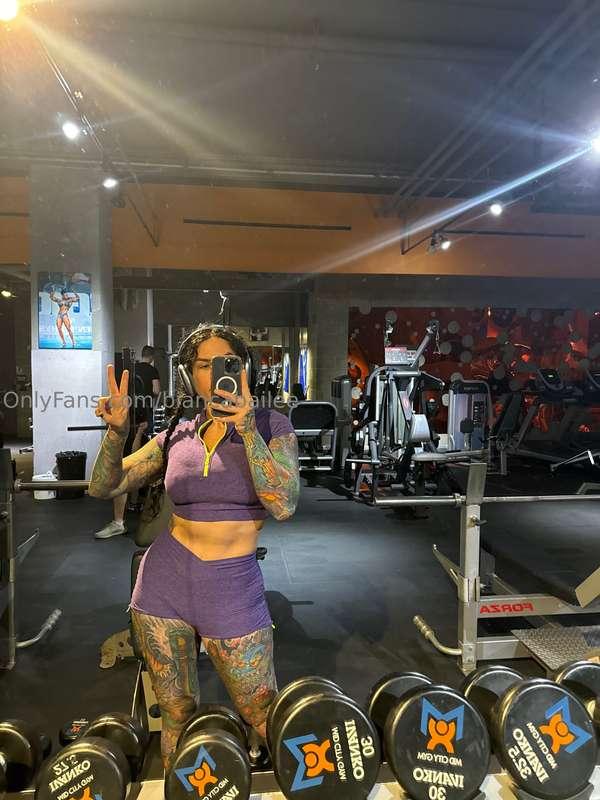  Do you guys think my workout routine has paid off? 💪