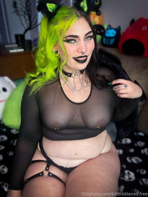thank you to everyone who has stayed with me 🖤💚 i’ve been so..