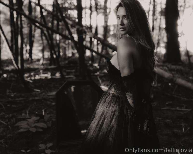 Blending in with the sun and forest breeze 💕