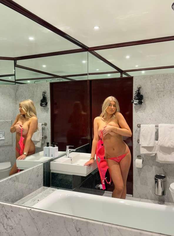 Let’s get into the bath with me 💋