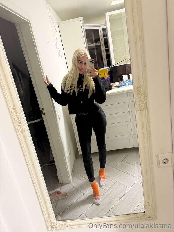 I wake up, smile, live - that’s my job 💕