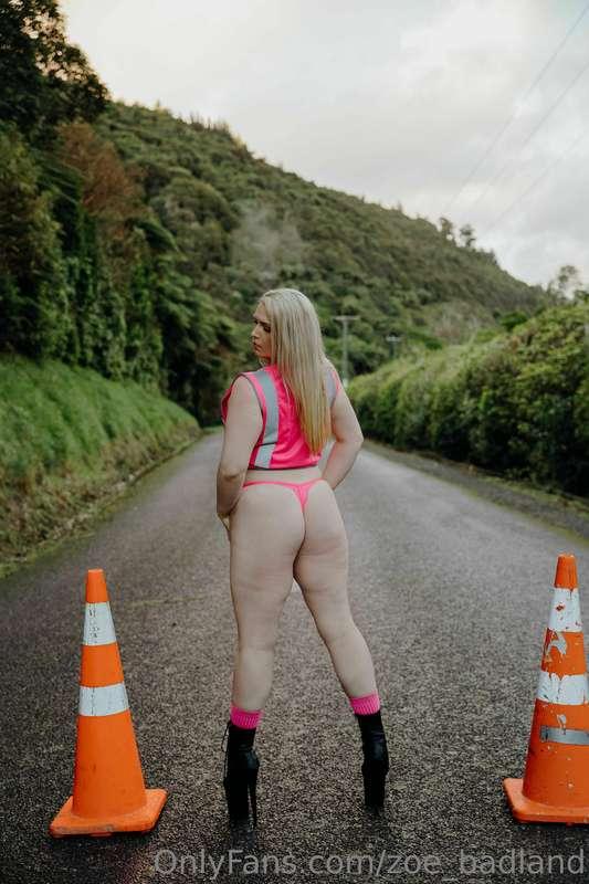 Gotta love the New Zealand bush, my ass is so hot even the f..