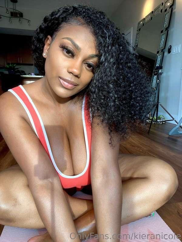Would you spot me at the gym?🥰😏