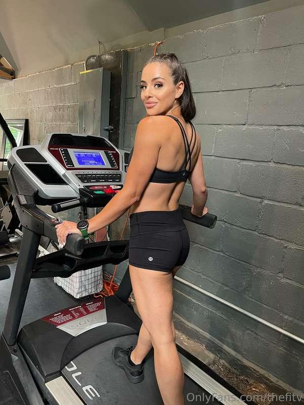 Hopefully this pic of me doing my cardio gets your heart rac..