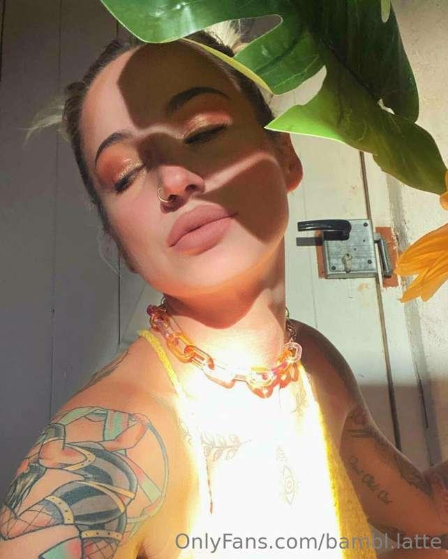 Who's looking for a mommy today?😜😜😜